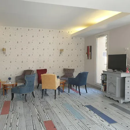 Hotel The Originals City, Frisia,